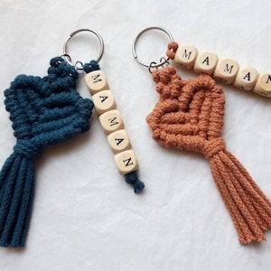 Personalized macramé heart keyring, 100% recycled cotton and wooden beads, mom gift, Mother's Day gift image 1