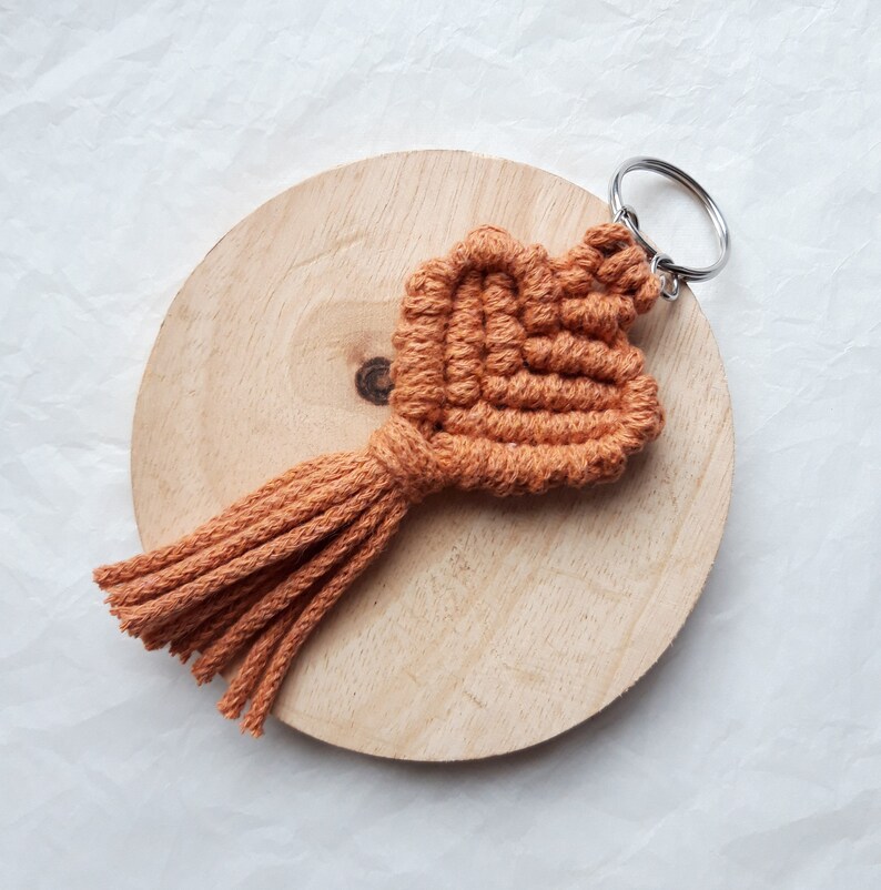 Personalized macramé heart keyring, 100% recycled cotton and wooden beads, mom gift, Mother's Day gift image 3