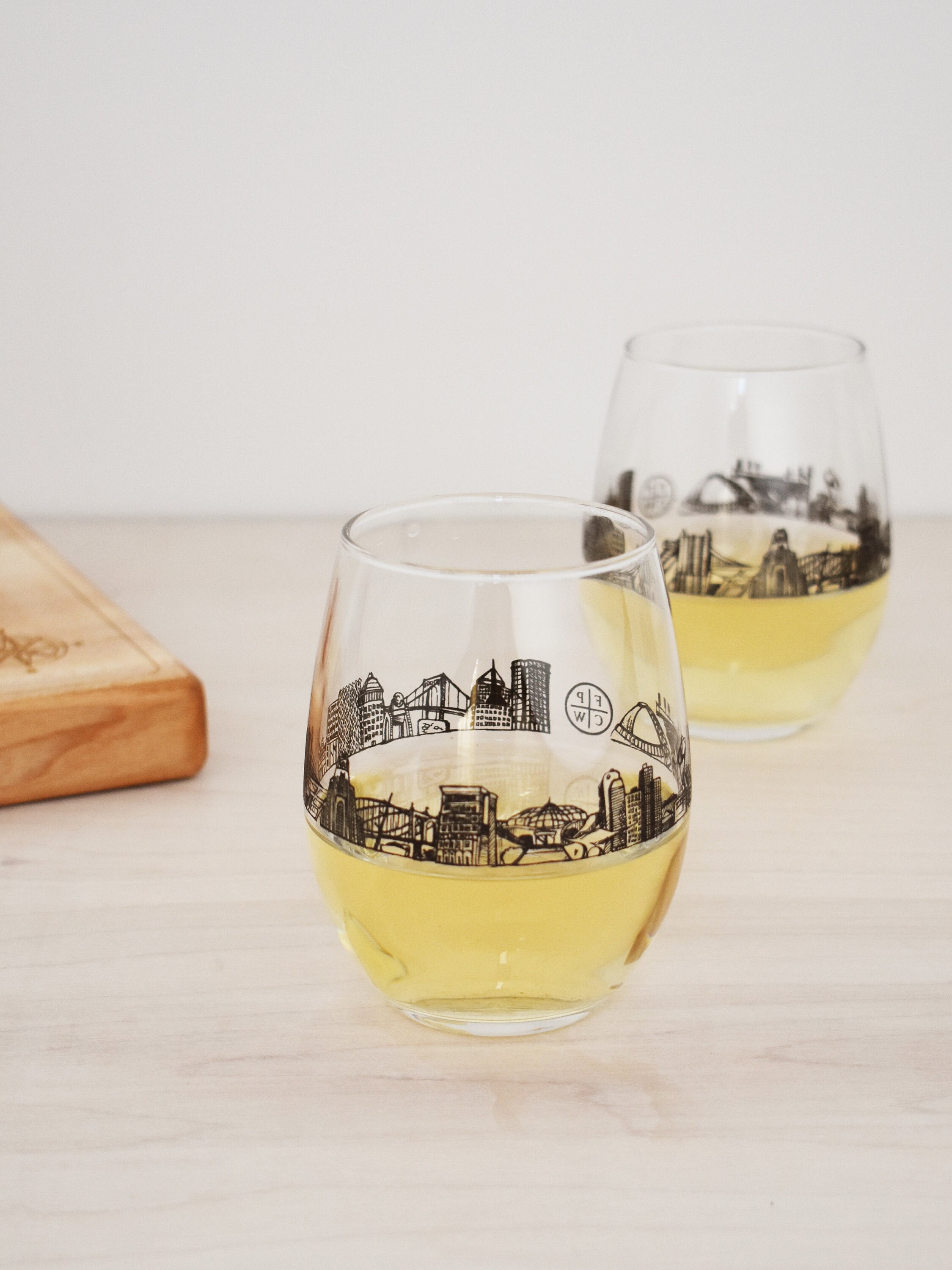 Set of Two Pittsburgh Cityscape Stemless Wine Glasses, 15 oz — Fort