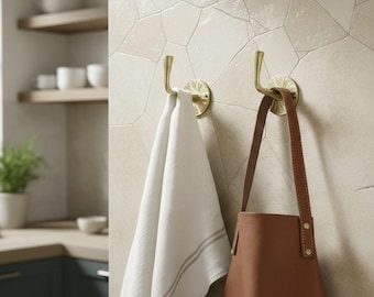 Gravierter Wandhaken aus Messing – Handgefertigter Handtuch-, Mantel- und Schlüsselhalter