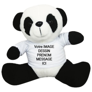 Könnte beinhalten: Ein weiß-schwarzes Plüsch-Panda-Spielzeug, das ein weißes T-Shirt mit dem Aufdruck "Votre IMAGE DESSIN PRENOM MESSAGE ICI" trägt.