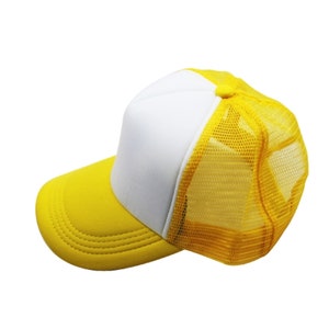 Casquette colorée à filet personnalisée. Casquette homme, casquette femme, prénom design, logo, slogan. jaune