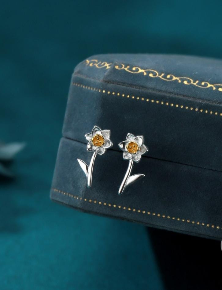 welsh daffodil stud earrings in sterling silver St David's Wales