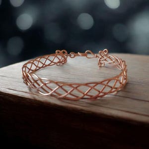 Handgewebtes Kupferarmband: Keltischer Schmuck aus Drahtgeflecht