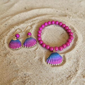 Strech bracelet and earring set featuring vibrant pink miracle beads and painted shell charms