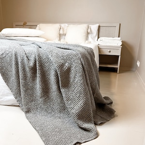 Waffle Linen Blanket in Deep Grey. Linen Throw Blanket in Twin, King, Queen sizes. Bedspread, coverlet.