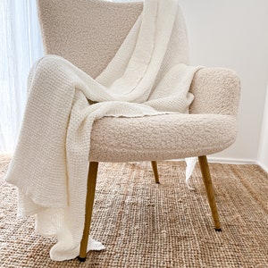 Linen Throw Blanket in White. Waffle textured Throw Blanket In Various Colors. Bedspread, coverlet.