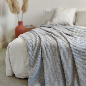 Waffle Linen Blanket in Light grey. Linen Throw Blanket in Twin, King, Queen sizes. Bedspread, coverlet.