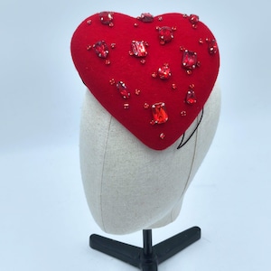 Bibi  “Ruby” – Coiffe romantique – Chapeau précieux fait main – Mad’s World Paris