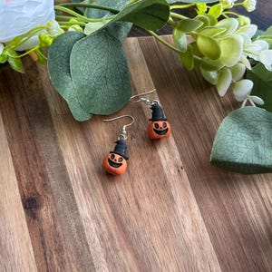 Halloween 2025 collection : Happy Pumpkin Witch polymer clay earrings