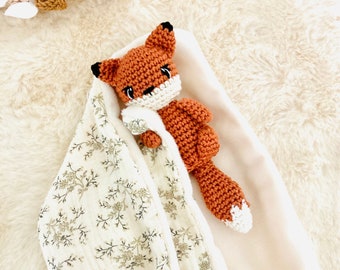 Doudou renard lange au crochet. Doudou loustic renard, doudou renard  en coton cadeau de naissance , peluche renard doudou personnalisable