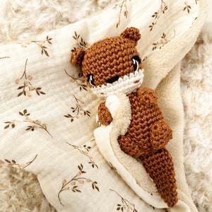 Doudou loutre lange au crochet. Doudou loustic loutre, doudou loutre en coton cadeau de naissance , peluche loutre doudou personnalisable image 5