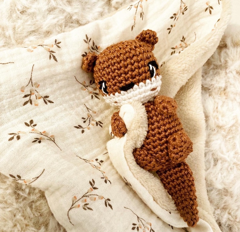 Doudou loutre lange au crochet. Doudou loustic loutre, doudou loutre en coton cadeau de naissance , peluche loutre doudou personnalisable image 5