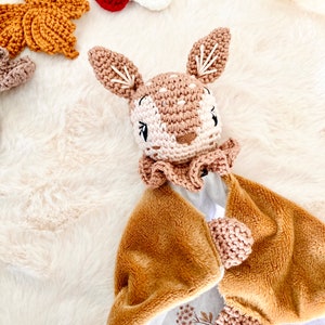 Doudou faon lange au crochet. Doudou souple lange faon cadeau de naissance , peluche cerf doudou tissu doudou crochet doudou bebe cerf image 9