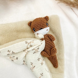 Doudou loutre lange au crochet. Doudou loustic loutre, doudou loutre en coton cadeau de naissance , peluche loutre doudou personnalisable image 8