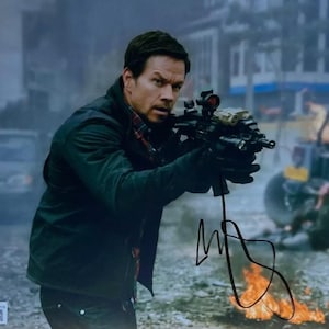 Mark Wahlberg Autograph Signed 8x10 Photo Shooter Beckett COA