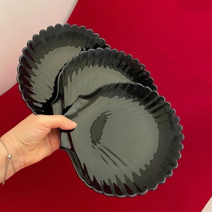 Set of 5 Retro Black Arcoroc Shell Plates Made in France -  Finland