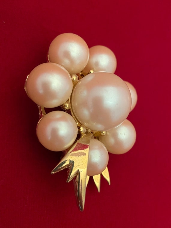 Vintage Large Faux Pearl Cluster Brooch, 1970's N… - image 6