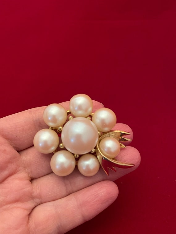 Vintage Large Faux Pearl Cluster Brooch, 1970's N… - image 4