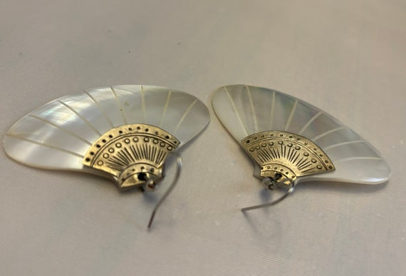 Vintage MOP Fan Pierced Earrings, Natural Ivory S… - image 3