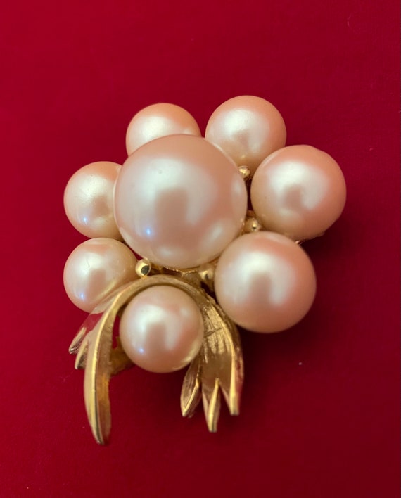 Vintage Large Faux Pearl Cluster Brooch, 1970's N… - image 7