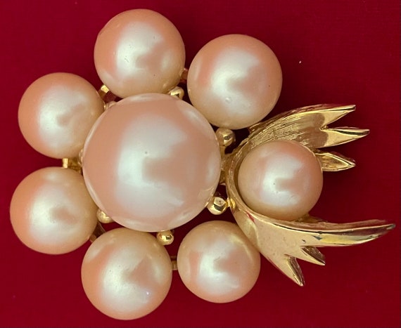 Vintage Large Faux Pearl Cluster Brooch, 1970's N… - image 3