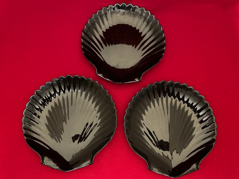 Vintage ARCOROC 8 Scallop Shell Plate, Durable Black Milk Glass, Beach