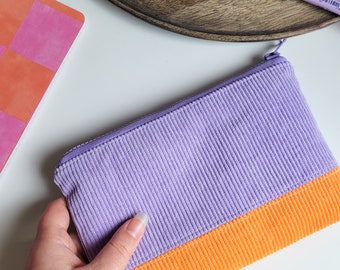 Reise Kulturtasche aus Cordstoff in lila und orange, mittelgroße Kosmetiktasche zwei Farben, Reißverschluss flache Schminktasche