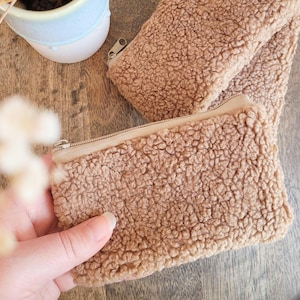 Kleines Perioden Täschchen Teddyfell braun, Tampon Stofftasche, Mini Kosmetiktäschchen Orange, Medi-Täschchen, Plüsch Hygiene Zipper-Bag