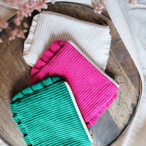 Cord Täschchen mit Rüschen I Farben weiß, Pink und Grün I Kosmetiktasche I Größe 16x13 cm I Clutch mit Rüschen