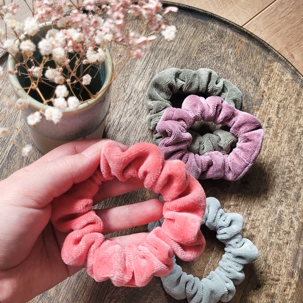 Thin Nicki scrunchie, soft hair ties in 4 colors, medium-sized braid elastic, small gift idea, JGA, bridesmaid gift, hairstyle trend