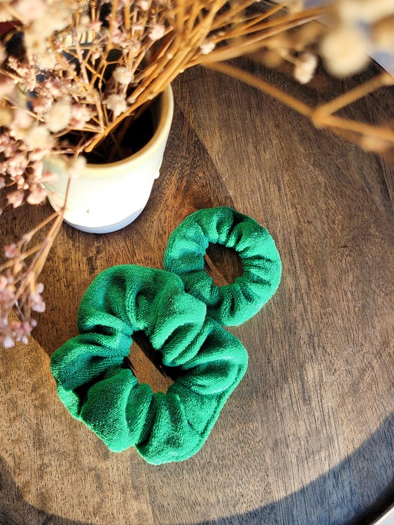 Frottee Scrunchies in Grün und Pink, mini Haargummi Pink, große handmade Zopfgummis Grün, Accessoires JGA, Haarschmuck Kids und dünne Haare