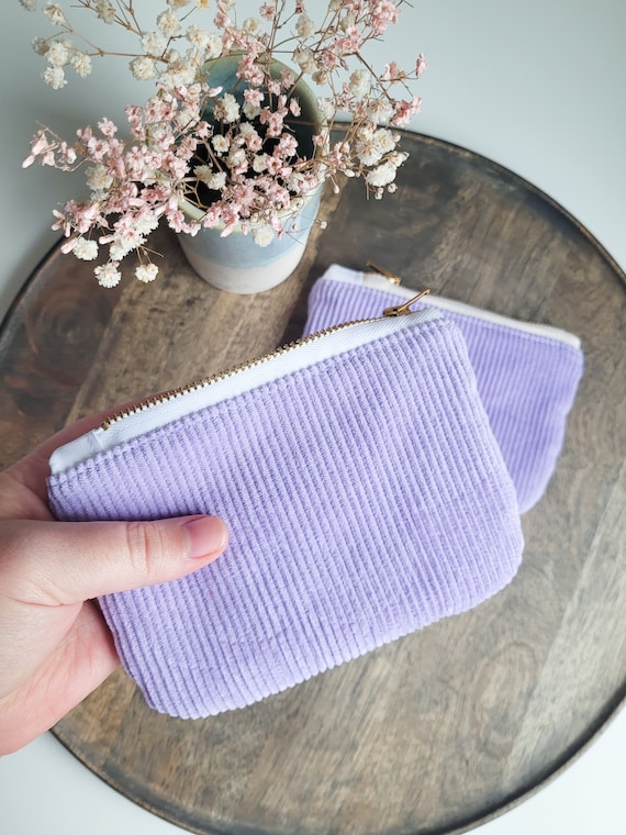 Piccola borsa color lavanda in tessuto di velluto a coste