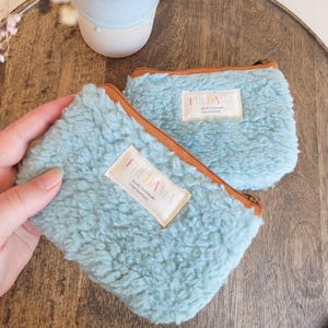 Kleine Plüsch Geldbörse mint, kuschelige mini Kosmetiktasche in hellgrün, Zipper Täschchen Teddy-Stoff, kleines handmade Geschenk