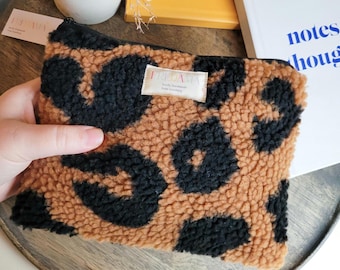 Große Leo-Print Plüsch Kosmetiktasche, kuschelige Kosmetiktasche in Braun/Schwarz, Zipper Tasche Teddy-Stoff, handmade Kulturtasche