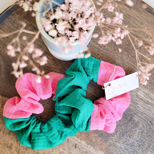 Grün/Pinker Musselin Scrunchies, großes Baumwoll Haargummi, Frühlings-Scrunchie, handmade zweifarbiger Sommer Scrunchy, Retro Accessoires