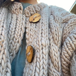 Hand knit cable cardigan / chunky beige 100% wool / natural oak wood buttons image 9