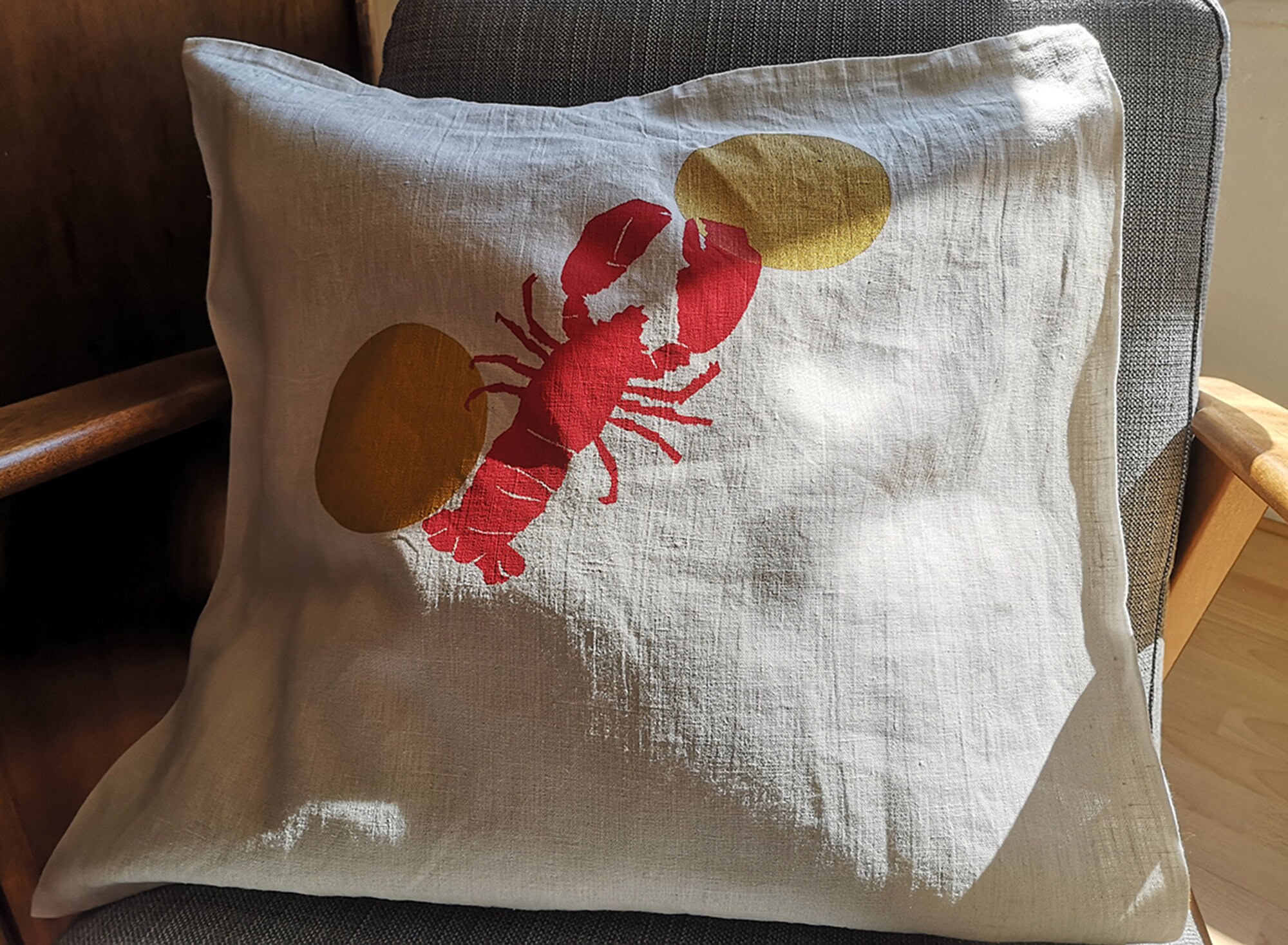 Housse de Coussin Lin 50x50 cm Homard Rouge sur Ronds Or