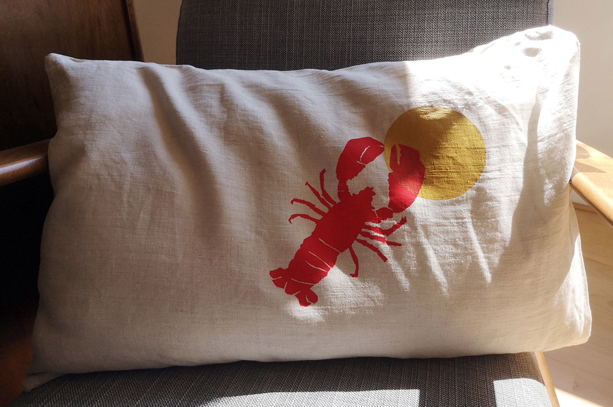 Housse de Coussin Lin 60x40cm Homard Rouge sur Rond Or