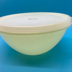 TUPPERWARE 3 Wonderlier CLEAR Nesting Mixing Bowls 6, 8.75, 12-c Purpl –  Plastic Glass and Wax ~ PGW