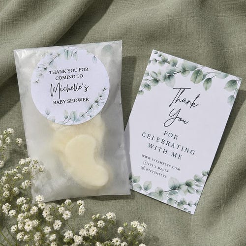 Recuerdos personalizados para baby shower / Pastillas de cera de soja con aroma a eucalipto y forma de pies de bebé / Decoración neutra para baby shower / Regalos para baby shower T02