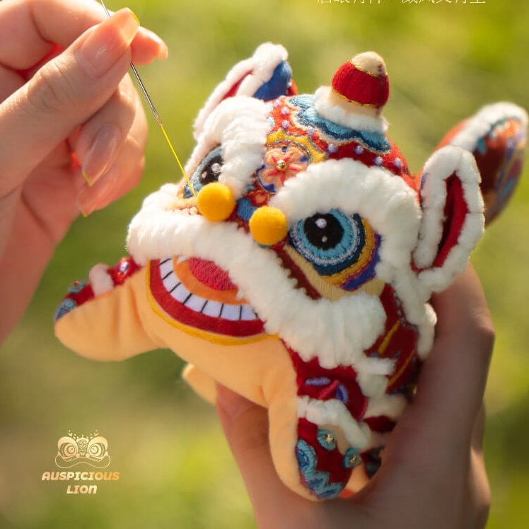 Auspicious Lion / Beginner DIY Emrboidery Kit / Handmade Chinese