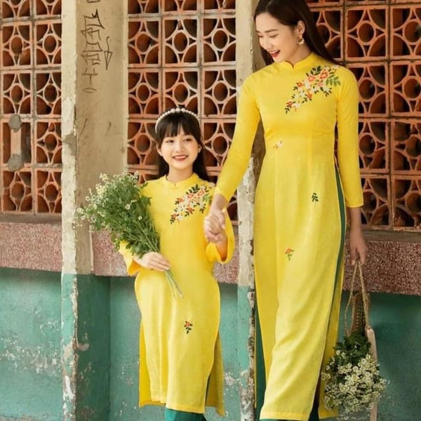 Femme et enfant assortis à un ao dai - Robe traditionnelle vietnamienne pour bébés, filles, enfants, tout-petits, femmes, femmes