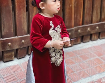 Ao dai en velours rouge avec application de paon - Costume traditionnel vietnamien pour fille, enfants, tout-petits