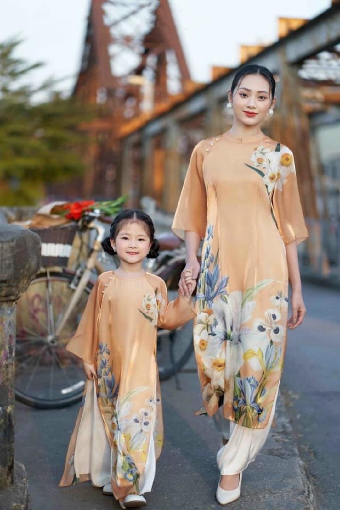Buy Ao Dai Men and Women Vietnamese Traditional Dress With Bird and Flower  Details Online in India 