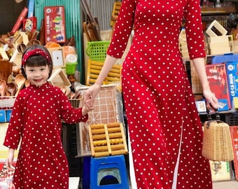 baby and mother dress