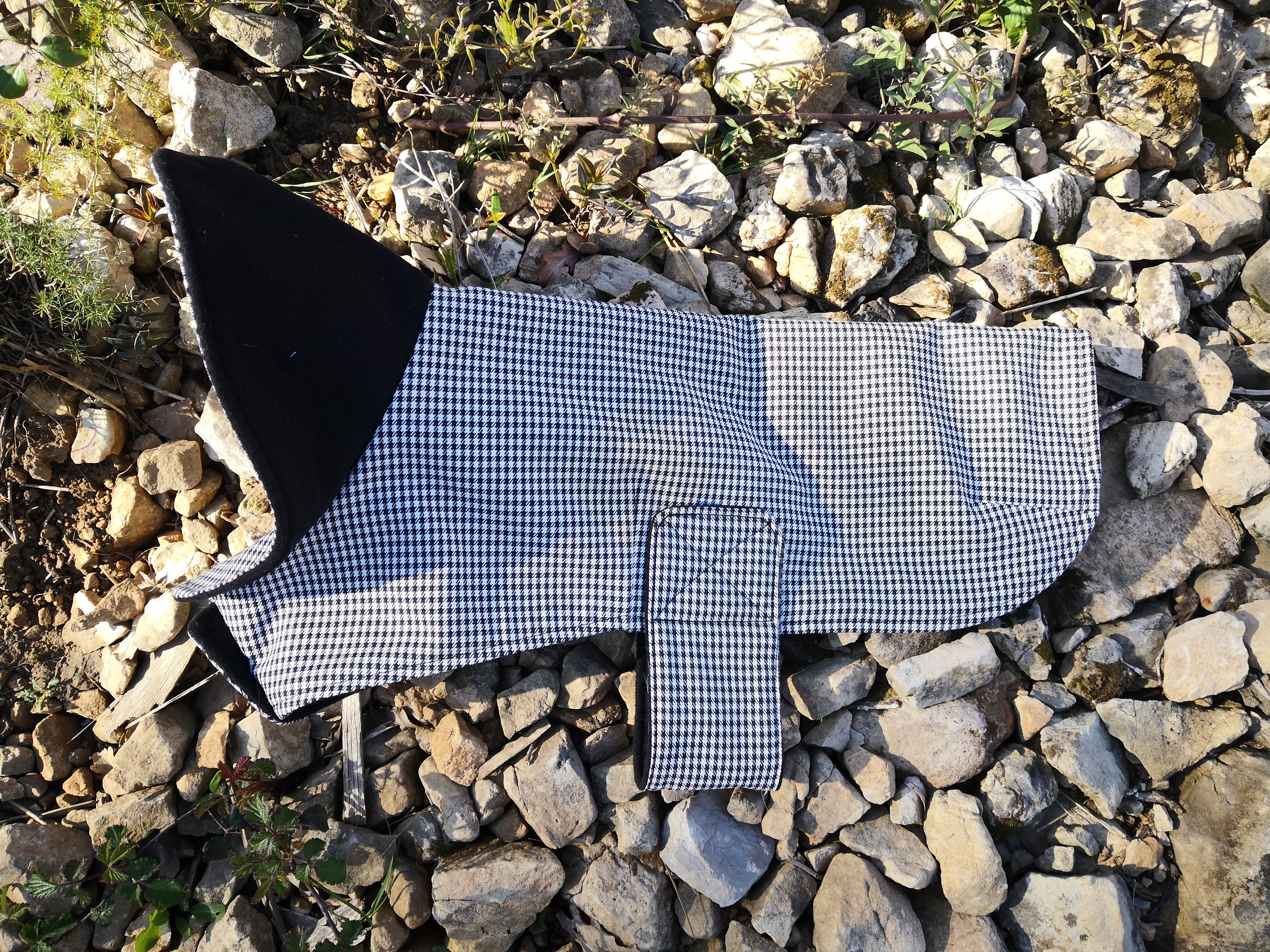 Manteau Pour Tous Types de Chiens en Gabardine Pied Poule Doublure Flanelle Noire