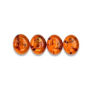 Baltiska bärnstens-cabochoner: Slätslipade ädelstenar (10 x 8 mm)