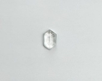 Kryształowy kwarc pryzmatyczny, wydłużony, sześciokątny, szlif - 11 x 7 x 4,5 mm