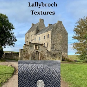 Puede incluir: Imagen de un castillo de piedra bajo un cielo azul, con el texto "Genuine Lallybroch Textures". Primer plano de una tela texturizada gris y negra con una moneda de plata.